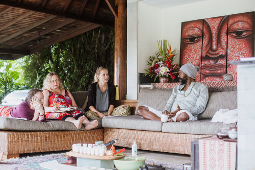Shantam Nityama in a live group session